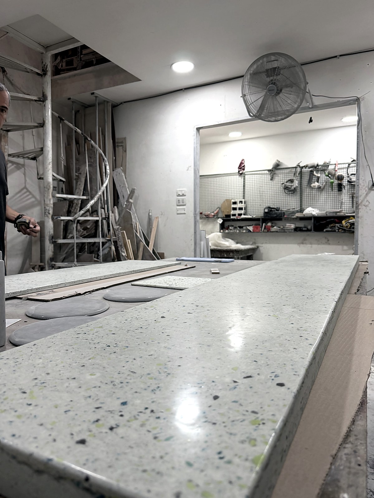 Barra para mueble de bar — proyecto con material regenerativo SLOW